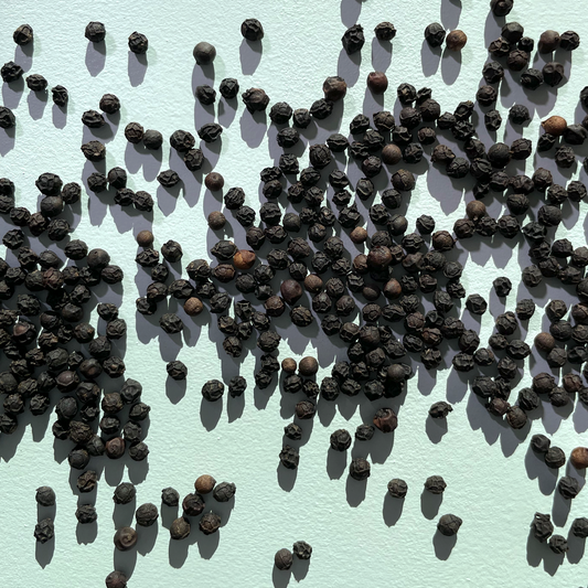 Schwarzer Pfeffer Ganz