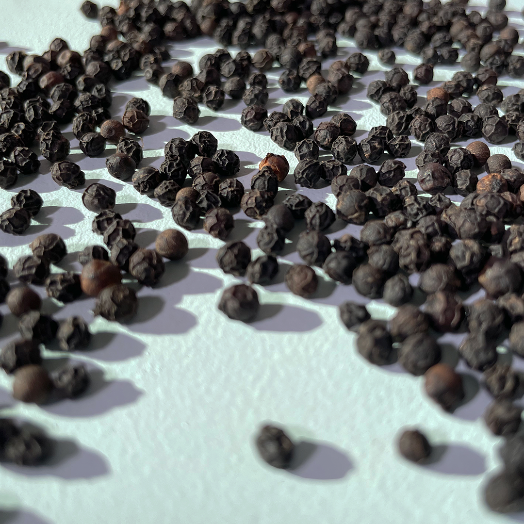 Schwarzer Pfeffer Ganz