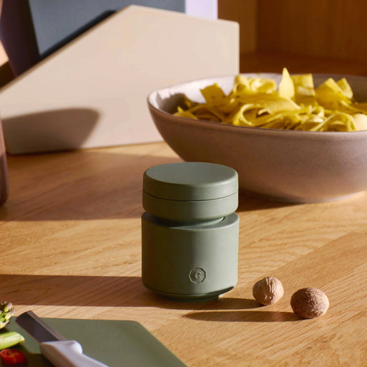 CrushGrind Muskatnuss Mühle